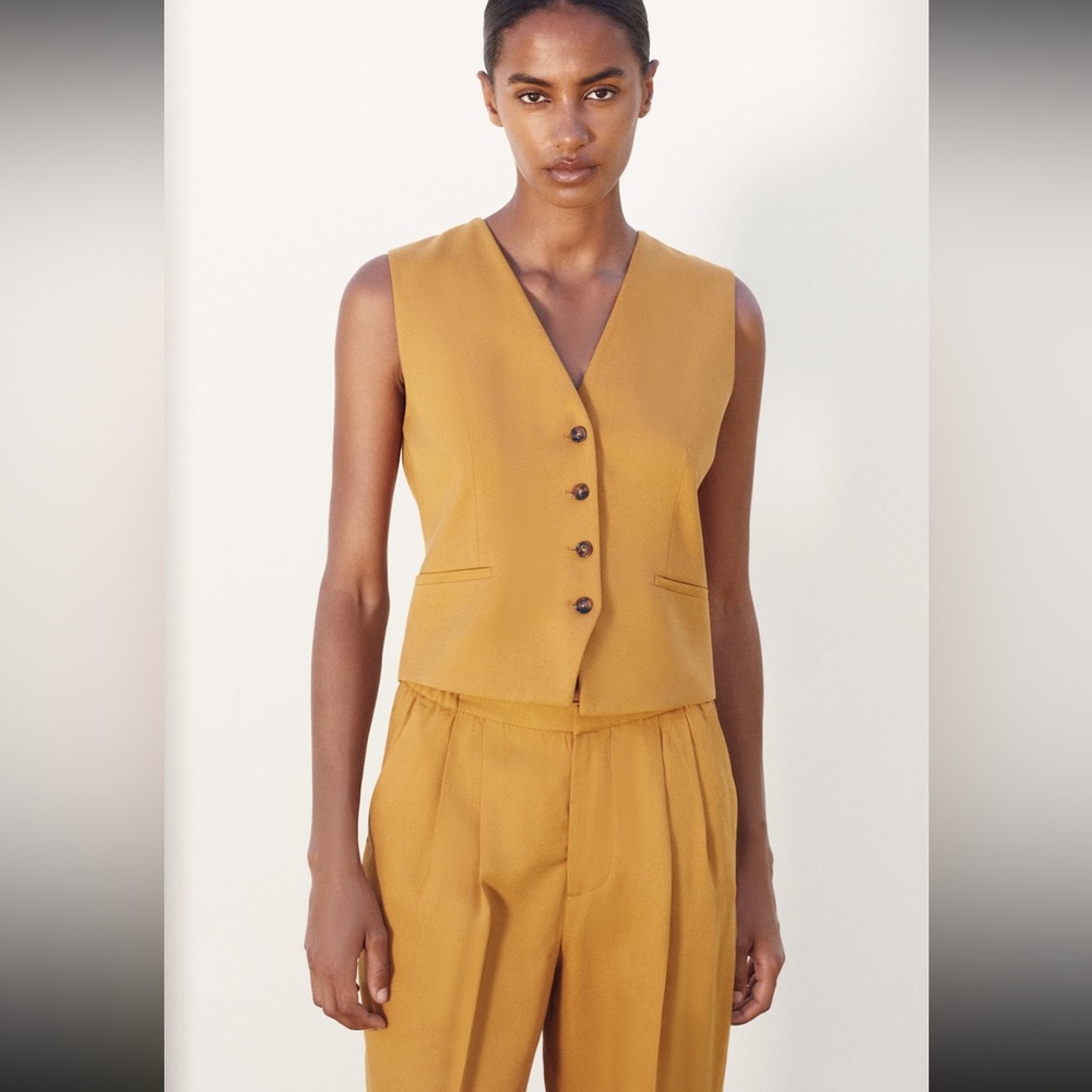 Zara Classic Pocket Vest - Picture 2 of 5